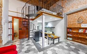 Florence Oltrarno Duplex Apartment